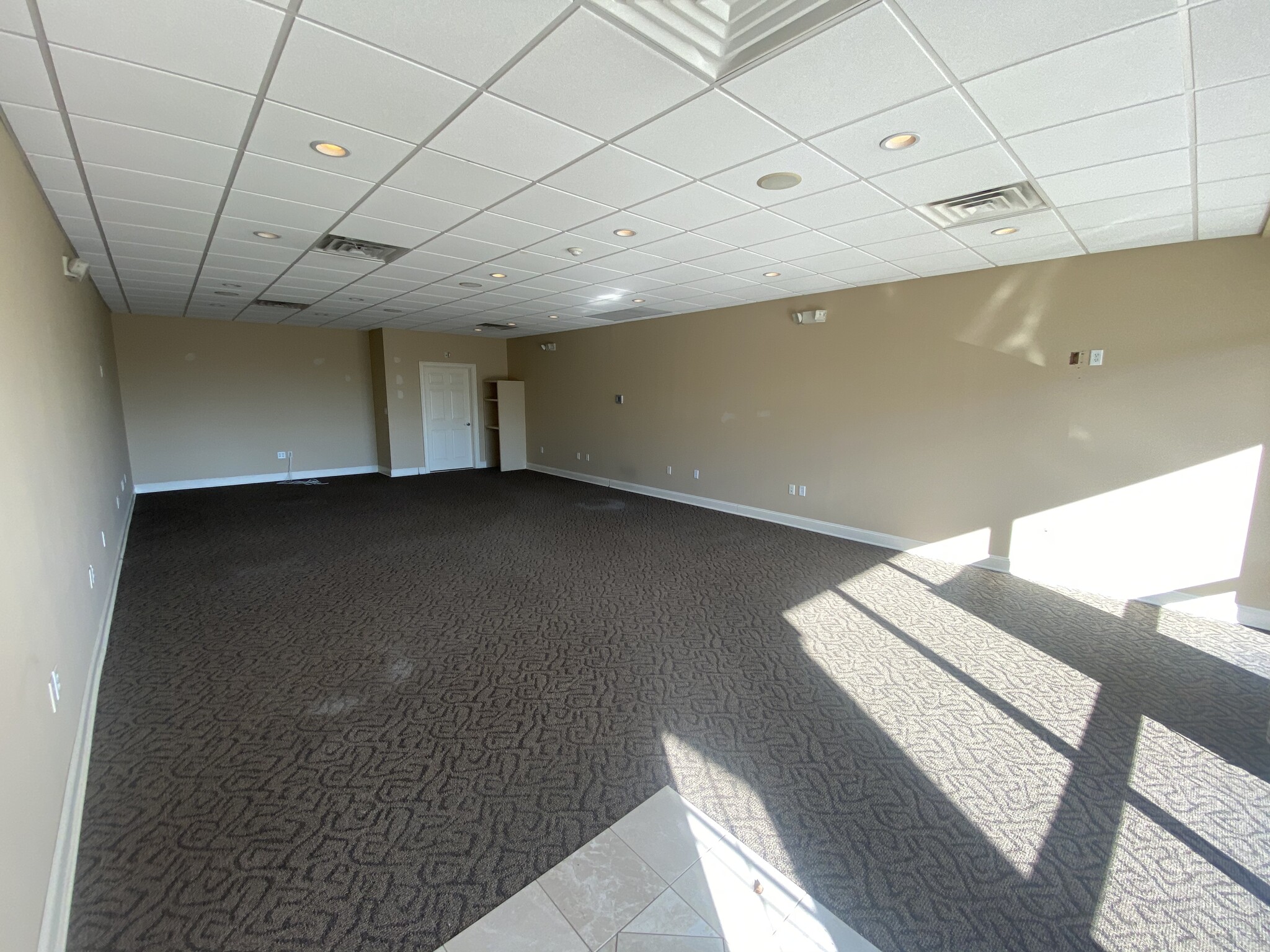 942 White Plains Rd, Trumbull, CT for lease Interior Photo- Image 1 of 3