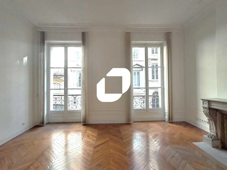 Office in Bordeaux for lease - Interior Photo - Image 1 of 12