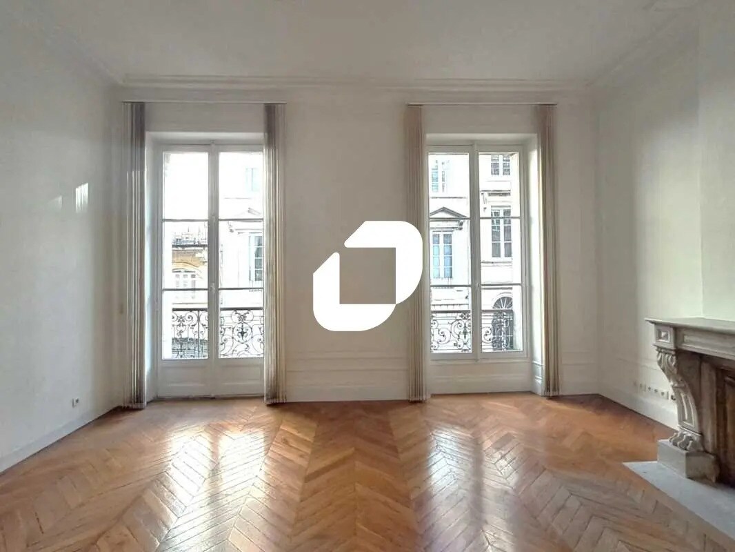 Office in Bordeaux for lease Interior Photo- Image 1 of 13