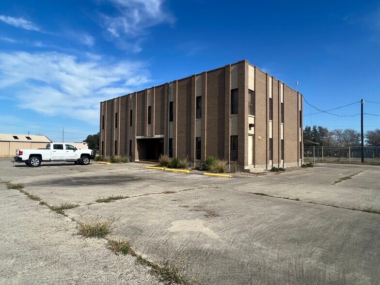 917 U.S. 77, Sinton, TX for sale - Building Photo - Image 2 of 20