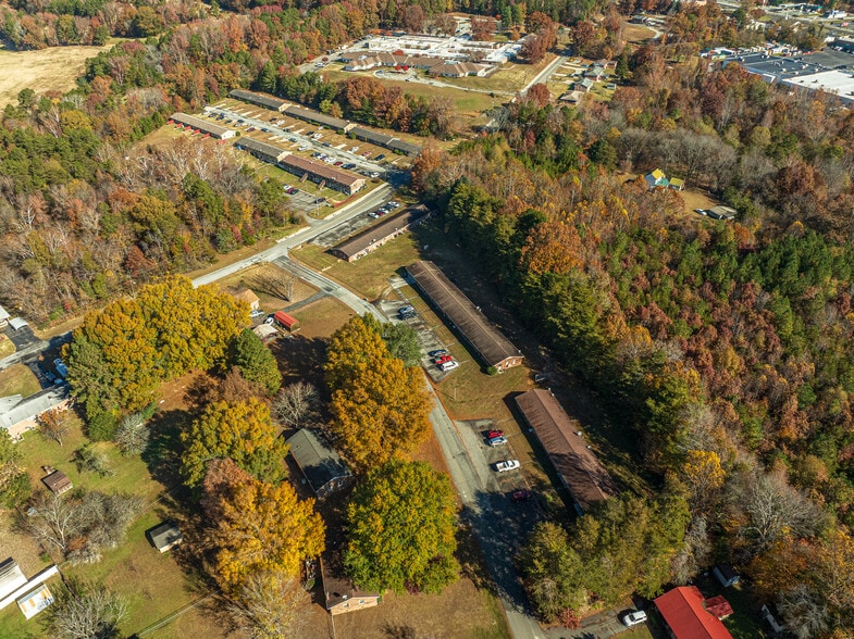 1025 Harris Dr, South Boston, VA for sale - Building Photo - Image 3 of 25