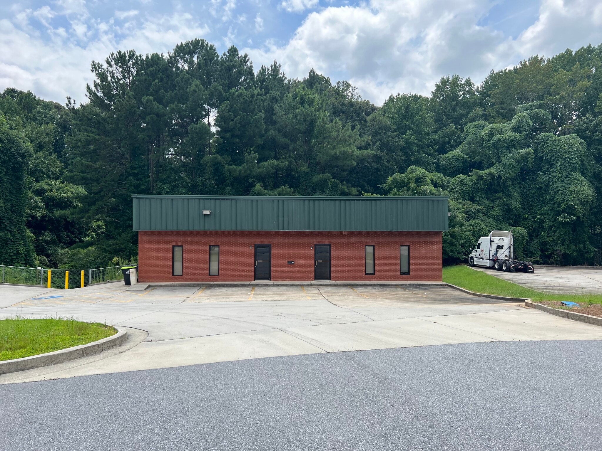 748 Veterans Pky, Jonesboro, GA for sale Primary Photo- Image 1 of 5