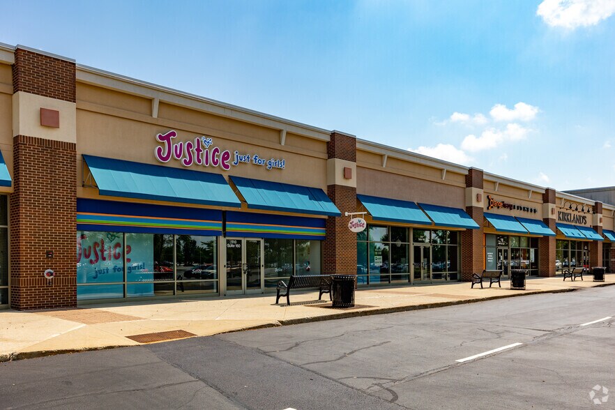 300-610 Porters Vale Blvd, Valparaiso, IN for lease - Building Photo - Image 1 of 9