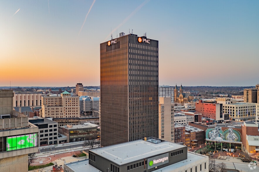 1 Cascade Plz, Akron, OH for lease - Primary Photo - Image 1 of 3