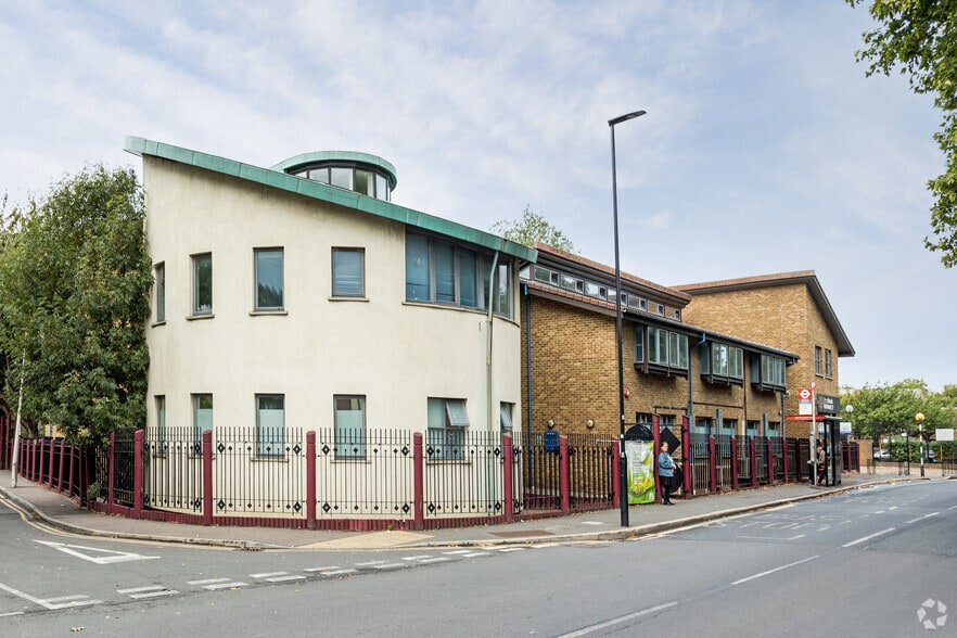 21-23 East Ham Manor Way, London for lease - Building Photo - Image 2 of 4