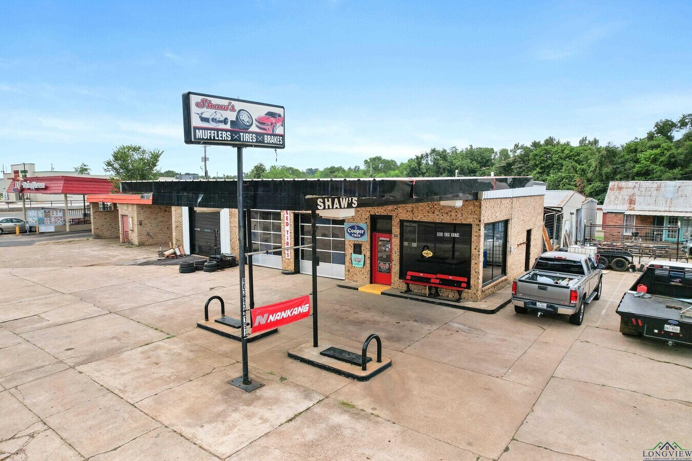 305 E 1st St, Hughes Springs, TX 75656