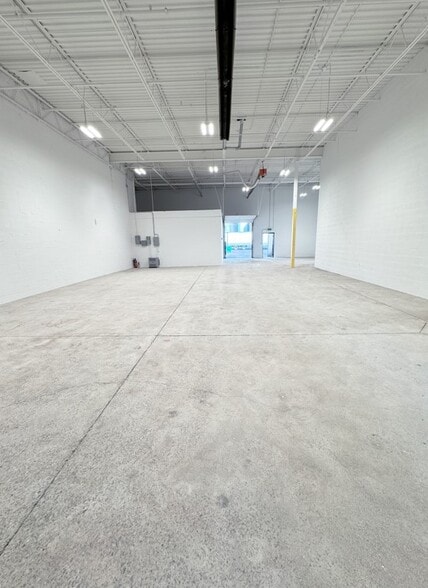 975 Mid-Way Blvd, Mississauga, ON for lease - Interior Photo - Image 3 of 7