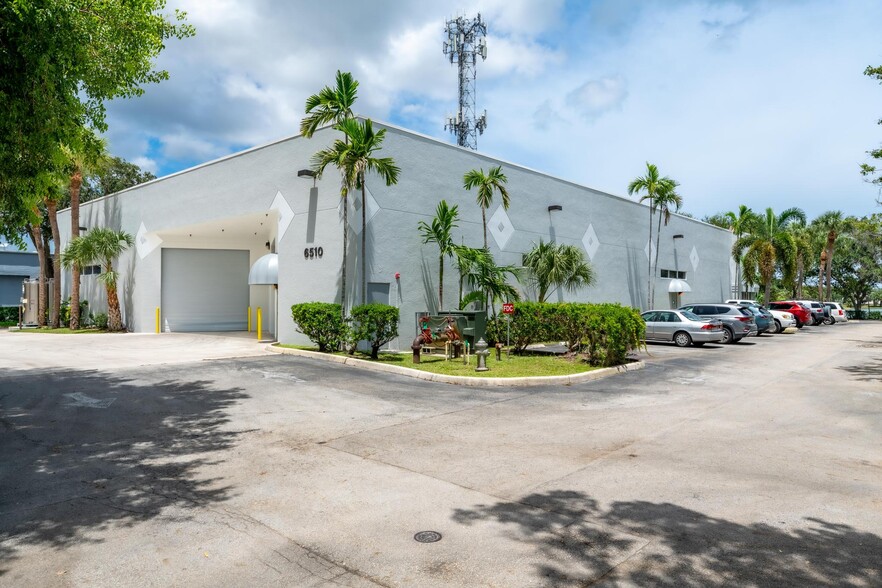 6510 W Rogers Cir, Boca Raton, FL for sale - Building Photo - Image 1 of 1