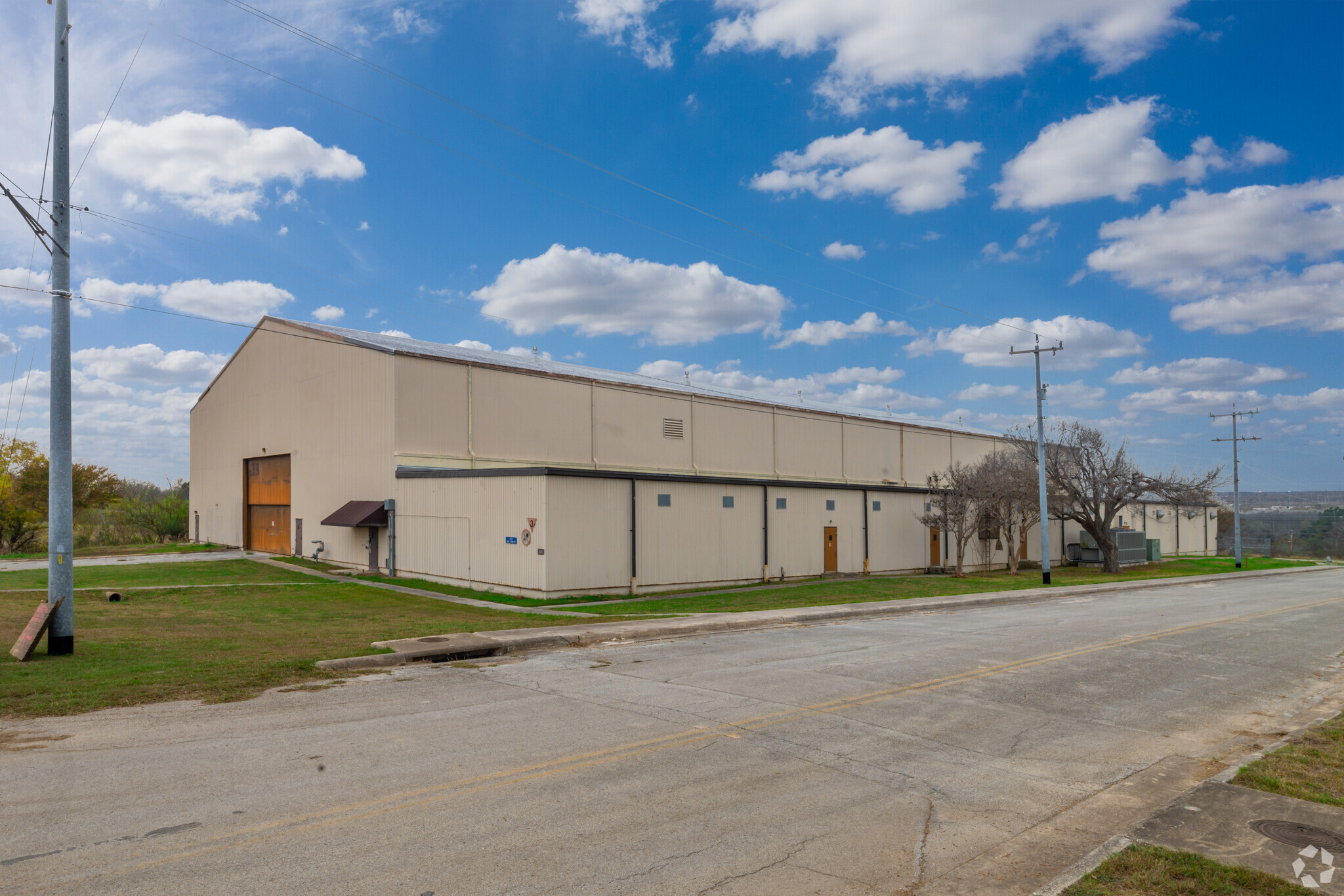 8225 Dave Erwin Dr, San Antonio, TX for lease Building Photo- Image 1 of 28