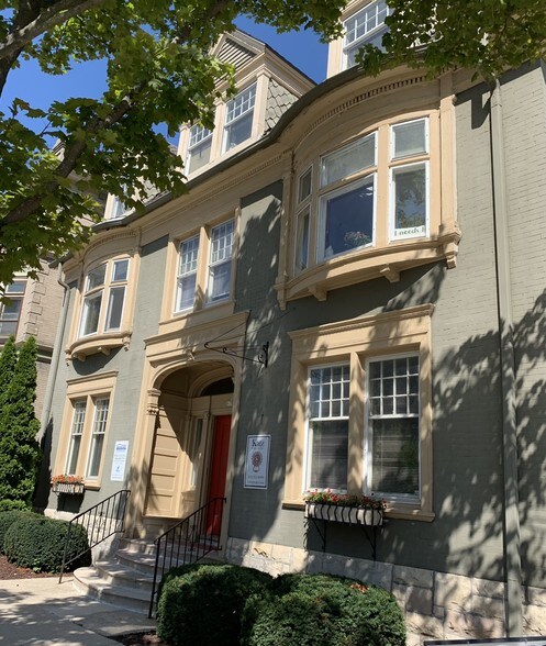 930 E Knapp St, Milwaukee, WI for sale - Building Photo - Image 1 of 1