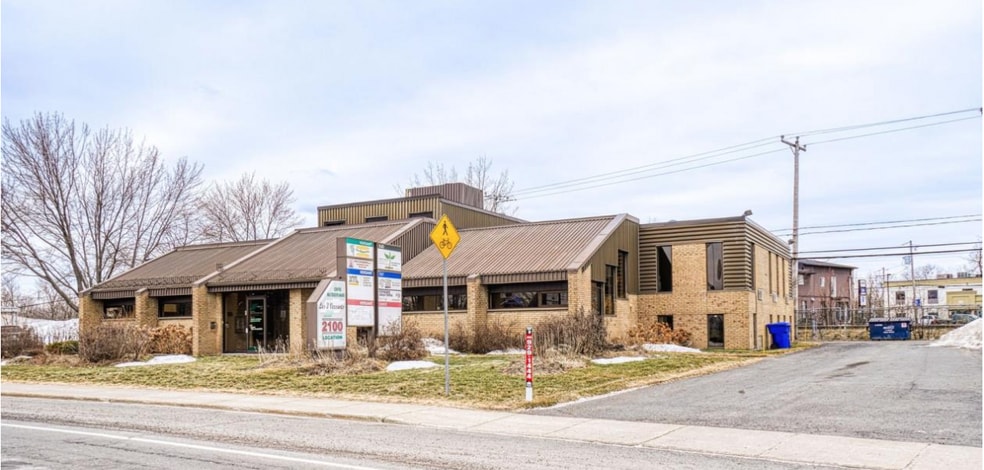 2100 Boul René-Gaultier, Varennes, QC for sale - Building Photo - Image 1 of 9