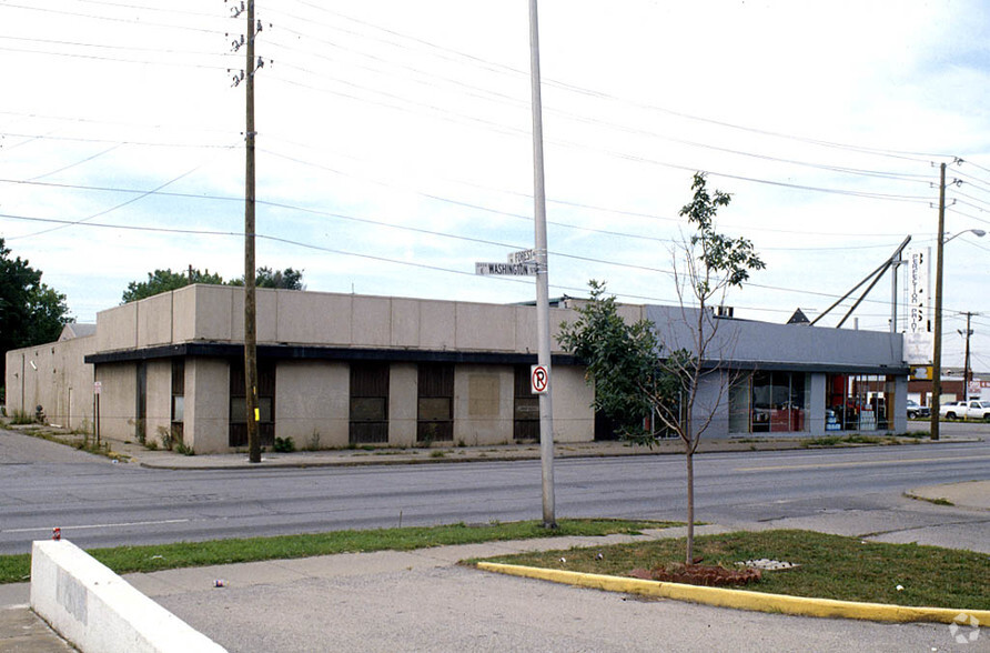 2419-2421 E Washington St, Indianapolis, IN for lease - Building Photo - Image 3 of 5