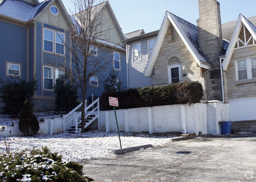 809 N Walnut St, Bloomington, IN for sale - Primary Photo - Image 1 of 1