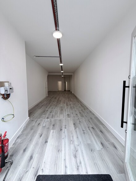305 Brompton Rd, London for lease - Interior Photo - Image 3 of 3