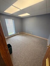 5205 N Ironwood Ln, Milwaukee, WI for lease Interior Photo- Image 2 of 2