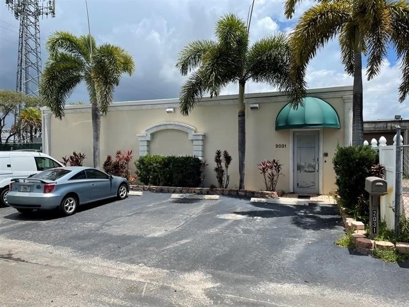 2031 NW 22nd St, Pompano Beach, FL for lease Building Photo- Image 1 of 28