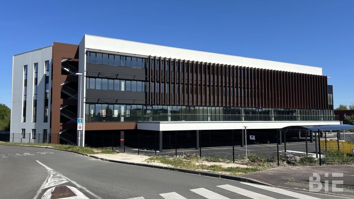 Office in Mérignac for lease Building Photo- Image 1 of 9