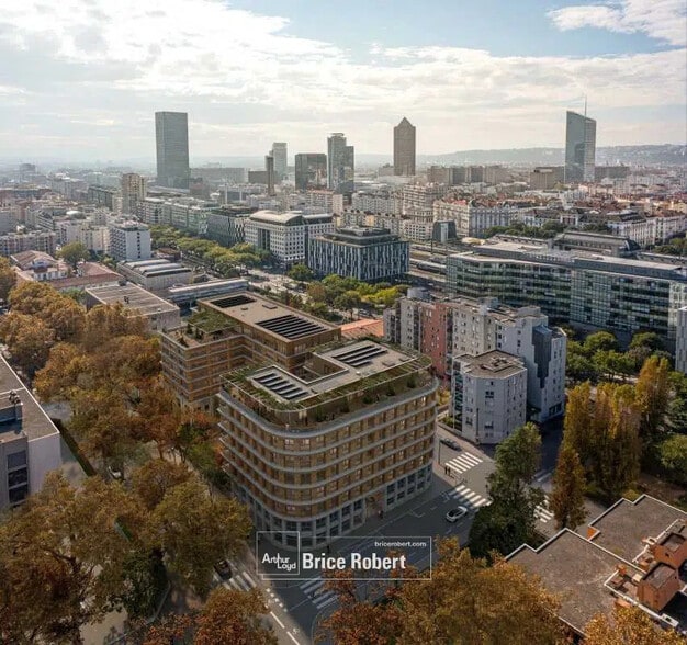 Flex in Lyon for lease - Building Photo - Image 2 of 21