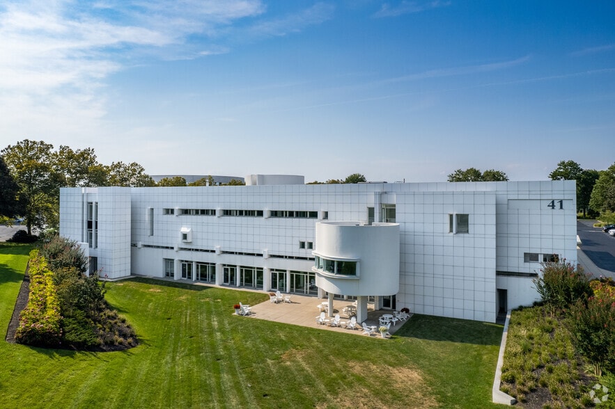 41 Pinelawn Rd, Melville, NY 11747 Melville Richard Meier Office