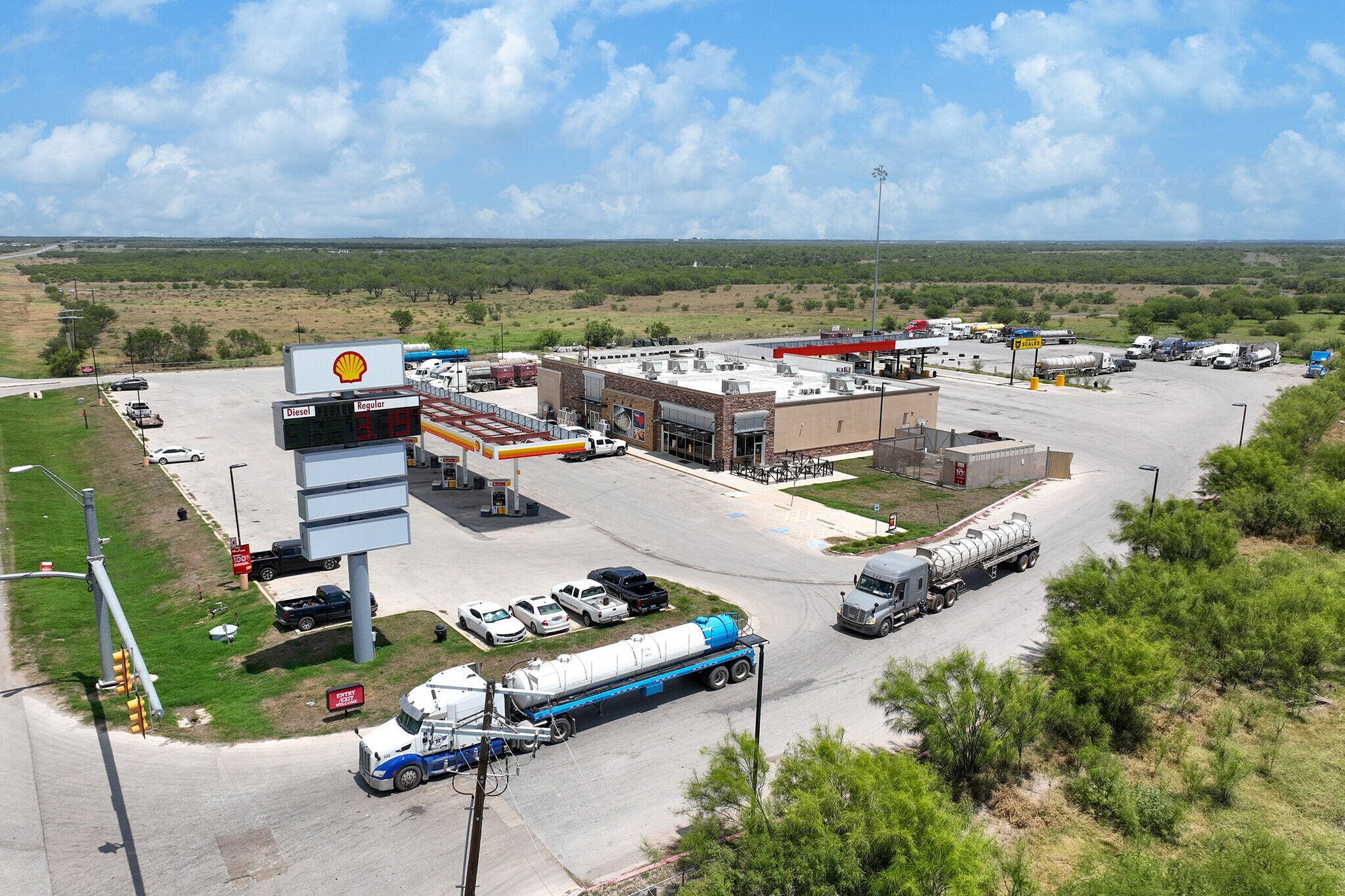 1045 S US Highway 83, Carrizo Springs, TX for sale Primary Photo- Image 1 of 1
