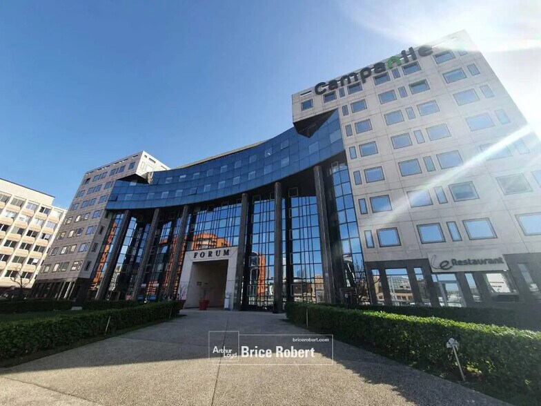 Office in Lyon for lease - Building Photo - Image 1 of 8