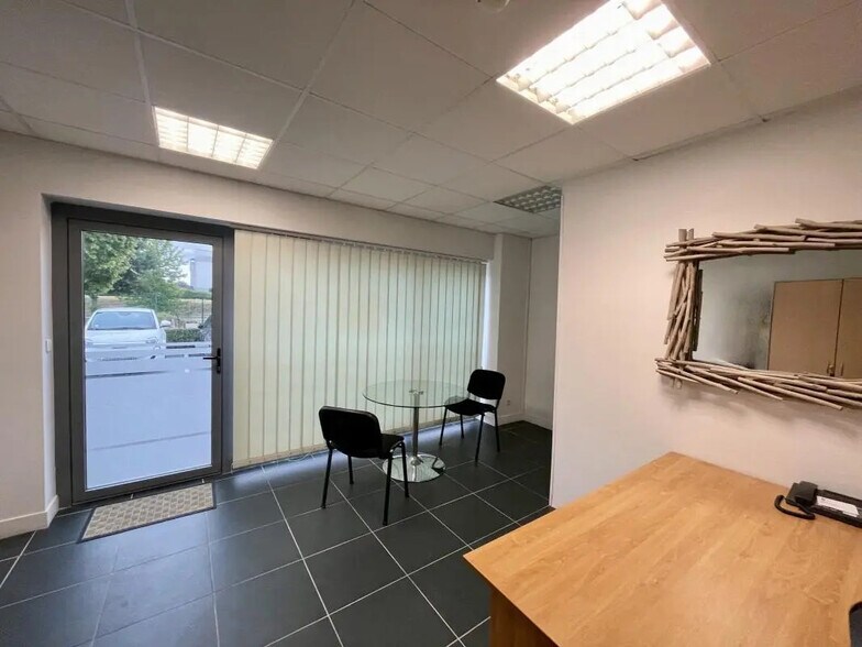 Office in Évreux for sale - Interior Photo - Image 2 of 10
