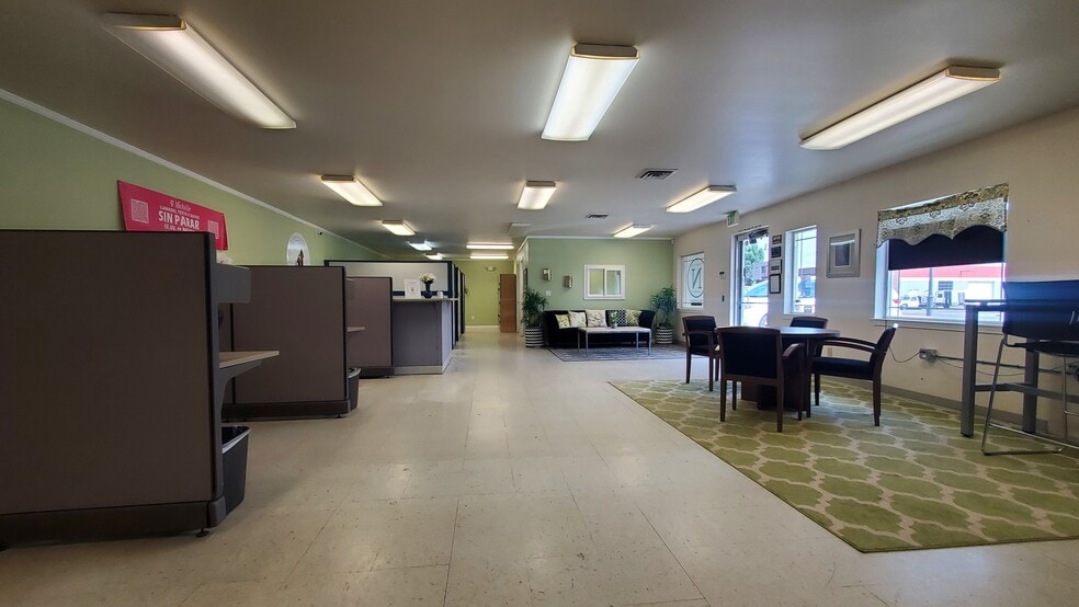 223 W Wine Country Rd, Grandview, WA for sale - Building Photo - Image 3 of 19