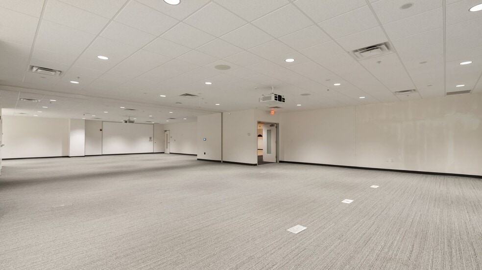 5550 Britton Pky, Hilliard, OH for lease - Building Photo - Image 3 of 33