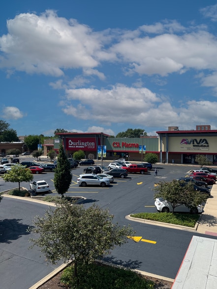 Bishop Plaza portfolio of 3 properties for sale on LoopNet.com - Building Photo - Image 3 of 10