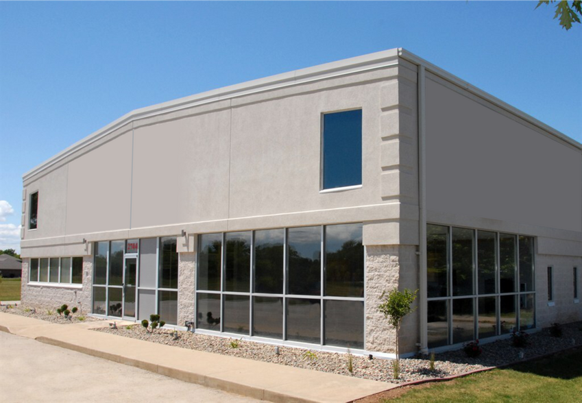 2744 Manitowoc Rd, Green Bay, WI for sale - Building Photo - Image 1 of 1