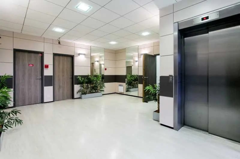 Office in Rueil-Malmaison for lease - Lobby - Image 1 of 6