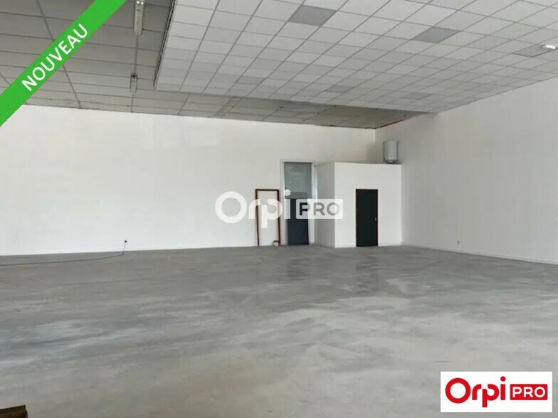 Flex in Romans-sur-Isère for lease - Interior Photo - Image 3 of 8