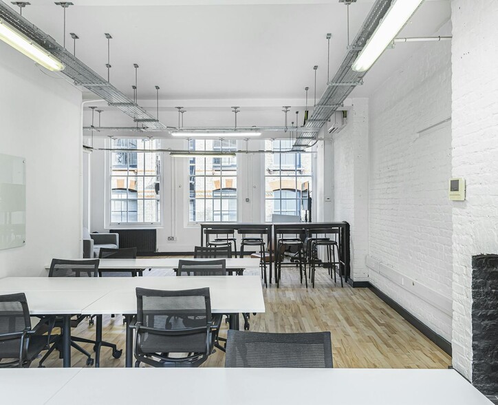 29 Charlotte Rd, London for lease - Interior Photo - Image 3 of 6