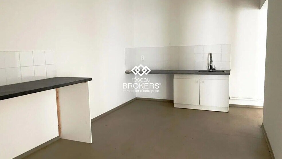 Office in Nîmes for lease - Interior Photo - Image 2 of 4