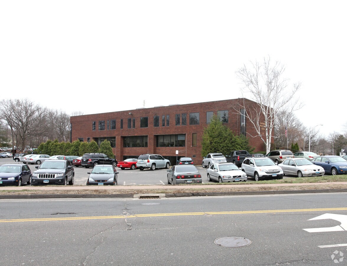 131 New London Tpke, Glastonbury, CT 06033