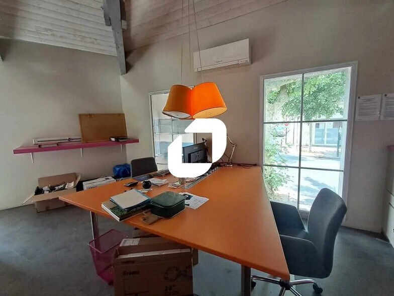 Office in Bordeaux for sale - Interior Photo - Image 1 of 12