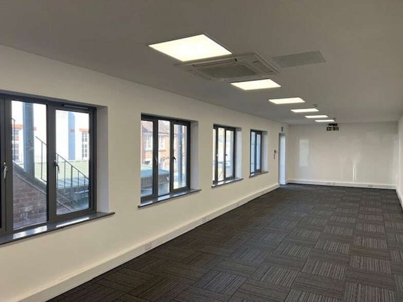 9 Sydenham Rd, Guildford for lease - Building Photo - Image 3 of 6