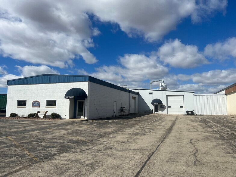 600 Moasis Dr, Little Chute, WI 54140