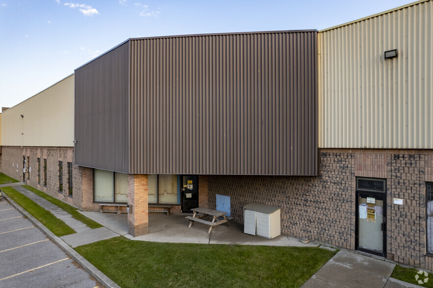 1725 McPherson Ct, Pickering, ON for lease - Building Photo - Image 3 of 4