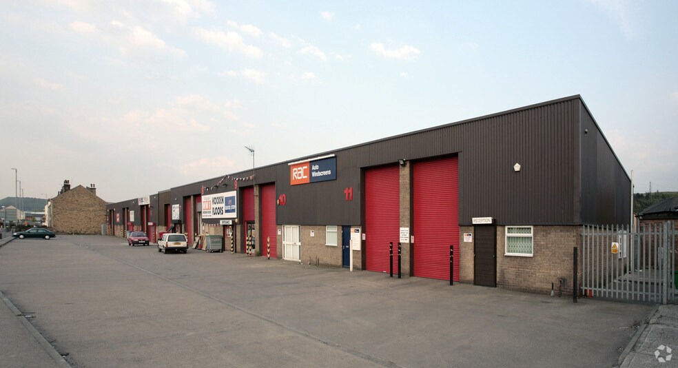 Leeds Rd, Huddersfield, HD1 6PA