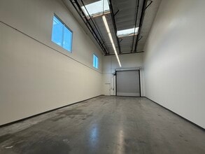 26340-26354 Ruether Ave, Santa Clarita, CA for lease Interior Photo- Image 2 of 5