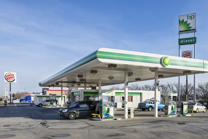 3808 Woodville Rd, Northwood, OH 43619