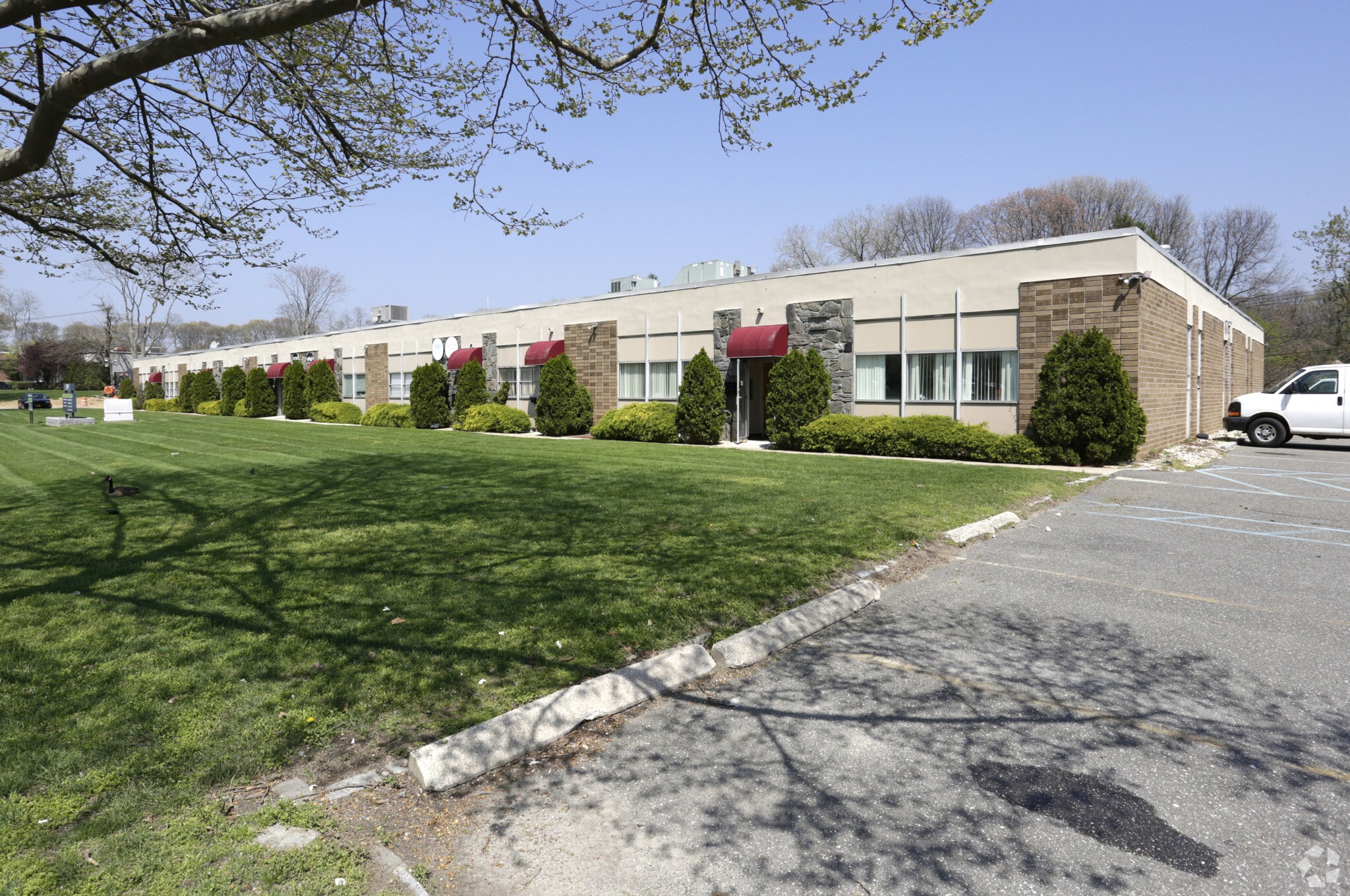 631-641 Old Willets Path, Hauppauge, NY for sale Primary Photo- Image 1 of 1