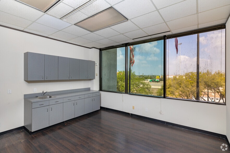 3003 S Loop Fwy W, Houston, TX for lease - Interior Photo - Image 3 of 3