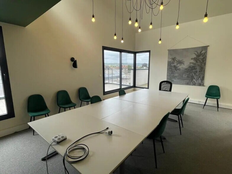 Office in Vernon for sale - Building Photo - Image 3 of 6