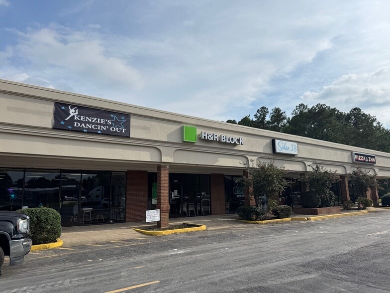 1002-1012 E Main St, Cherryville, NC for lease - Building Photo - Image 2 of 3