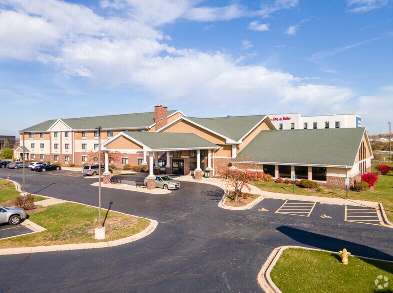 175 Remington Blvd, Bolingbrook, IL for sale - Building Photo - Image 3 of 6