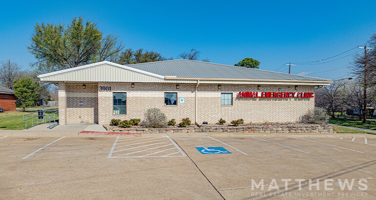 3901 S Jack Kultgen Expy, Waco, TX for sale Building Photo- Image 1 of 1