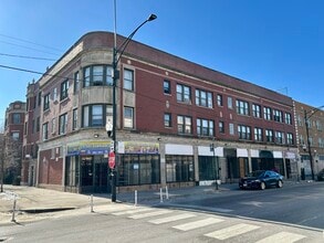 イギリスポンド 7900-7910 S Essex Ave, Chicago, IL 60617 - Retail for Lease