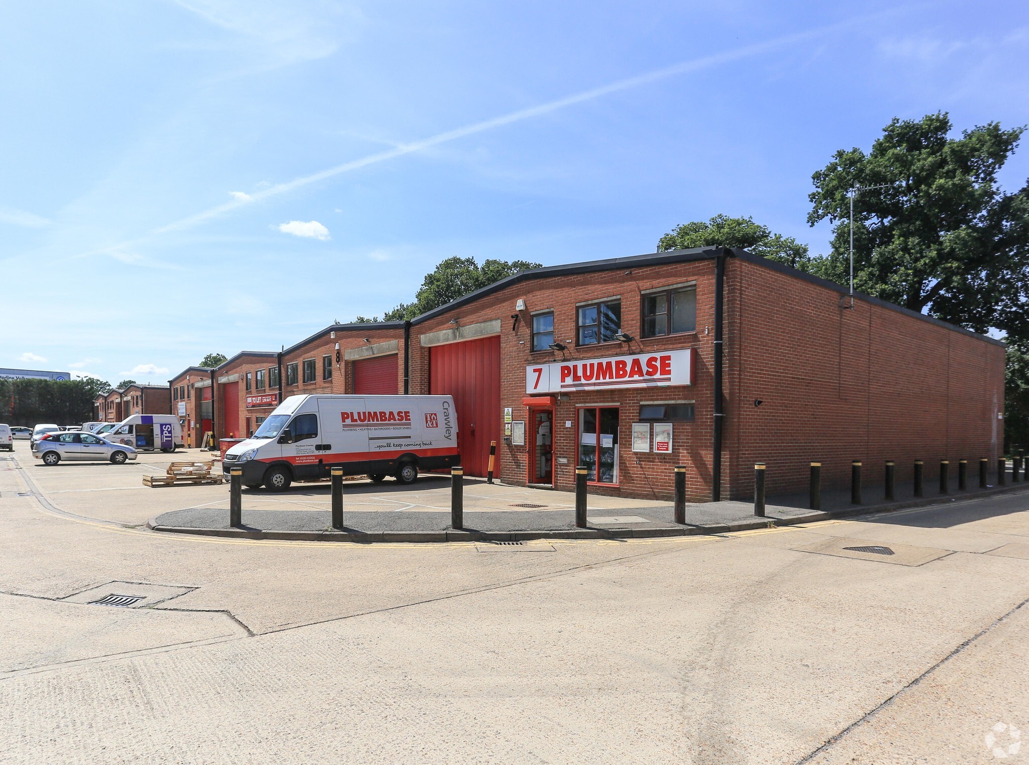 Gatwick Rd, Crawley for lease Primary Photo- Image 1 of 5